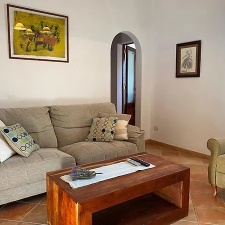 Casa Nuria, Haus Im Zentrum Von Pollensa, 10 Meter Von Der Calvario Treppe Entfernt, Fuer 6 Personen, Mit Wifi Und Klimaanlage, Hébergement de vacances Pollença