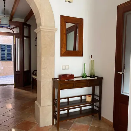 Casa Nuria, Haus Im Zentrum Von Pollensa, 10 Meter Von Der Calvario Treppe Entfernt, Fuer 6 Personen, Mit Wifi Und Klimaanlage, Hébergement de vacances Pollença
