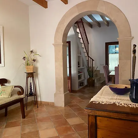 Casa Nuria, Haus Im Zentrum Von Pollensa, 10 Meter Von Der Calvario Treppe Entfernt, Fuer 6 Personen, Mit Wifi Und Klimaanlage, Pollença