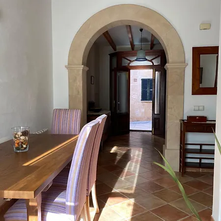 Casa Nuria, Haus Im Zentrum Von Pollensa, 10 Meter Von Der Calvario Treppe Entfernt, Fuer 6 Personen, Mit Wifi Und Klimaanlage, Holiday home *