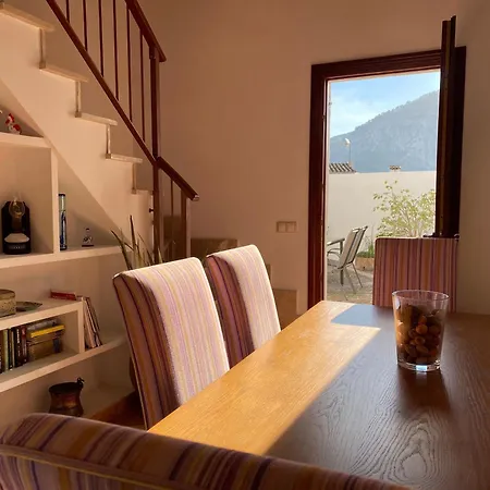 Casa Nuria, Haus Im Zentrum Von Pollensa, 10 Meter Von Der Calvario Treppe Entfernt, Fuer 6 Personen, Mit Wifi Und Klimaanlage,