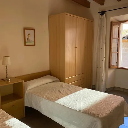 Casa Nuria, Haus Im Zentrum Von Pollensa, 10 Meter Von Der Calvario Treppe Entfernt, Fuer 6 Personen, Mit Wifi Und Klimaanlage, *