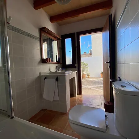 Casa Nuria, Haus Im Zentrum Von Pollensa, 10 Meter Von Der Calvario Treppe Entfernt, Fuer 6 Personen, Mit Wifi Und Klimaanlage, Holiday home *