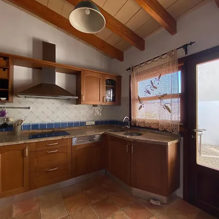 Casa Nuria, Haus Im Zentrum Von Pollensa, 10 Meter Von Der Calvario Treppe Entfernt, Fuer 6 Personen, Mit Wifi Und Klimaanlage,